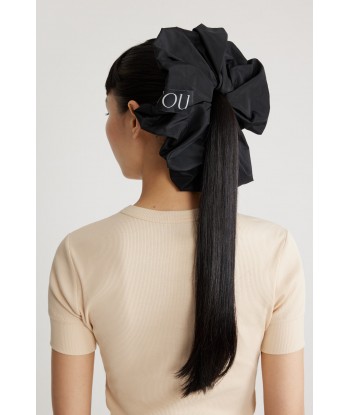 Large Patou scrunchie in recycled faille chez Cornerstreet bien 