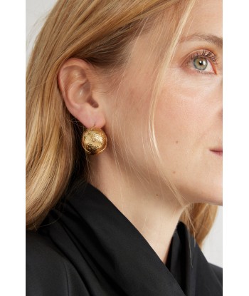 Engraved sphere earrings in gold-plated brass une grave pollution 