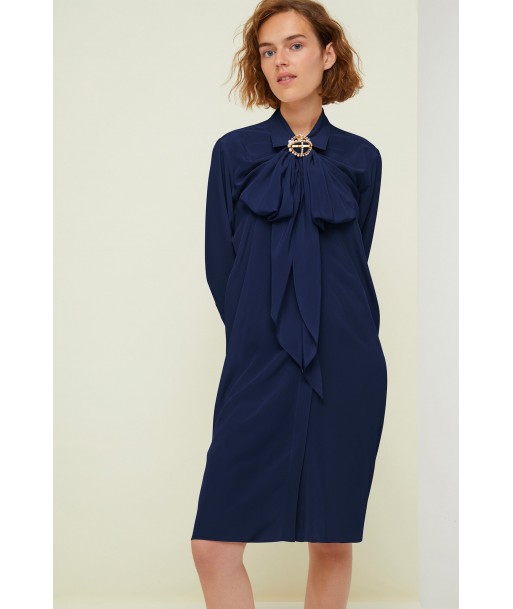 Robe chemise courte en soie à col lavallière les ctes