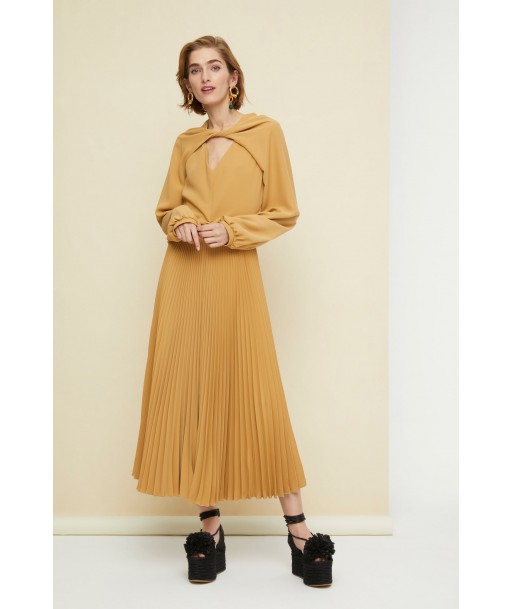 Robe midi plissée à col twist sur le site 