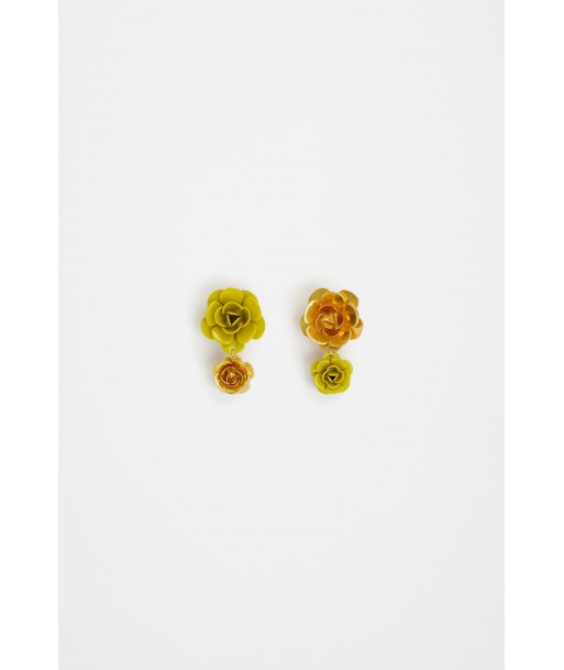 Doubles boucles d’oreilles à fleurs chez Cornerstreet bien 