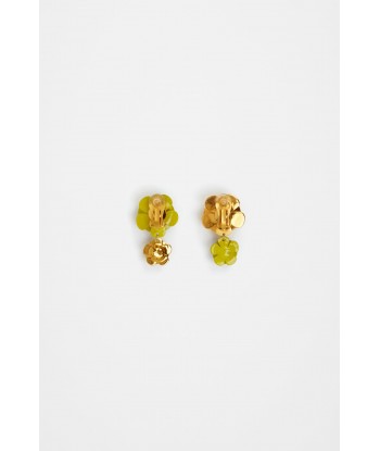 Doubles boucles d’oreilles à fleurs chez Cornerstreet bien 